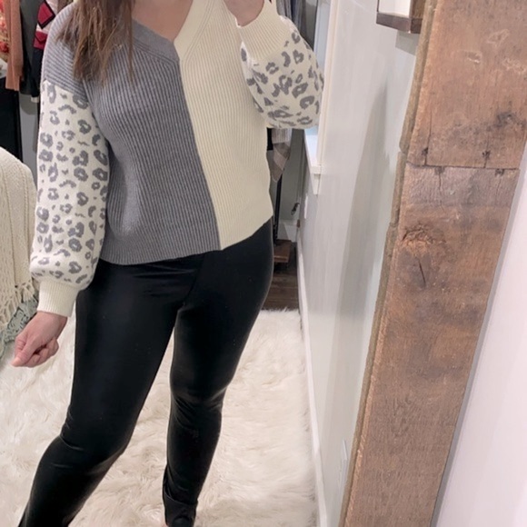 ee:some grey leopard print sweater size small/medium - Picture 2 of 7